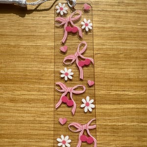 Pink Bows & Daisies Acrylic Bookmark – Heart Accent Book Lover Gift