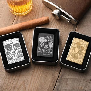 Briquet Zippo gravé personnalisé – The Lovers Design | Gravure d'un message personnalisé | Fabriqué aux États-Unis