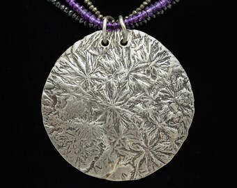 Collar de dinero con flores