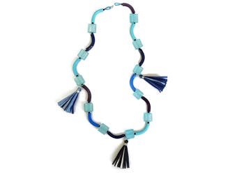 Collar de borlas de arcilla polimérica y vidrio azul, collar de declaración larga