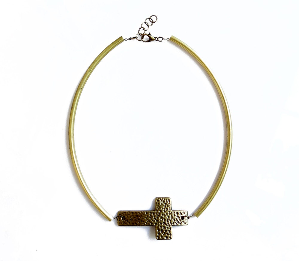 Collier Ras De Cou Croix Vintage – Émail Sur Métal Argenté – Style Bohème Années 70 – Occasion