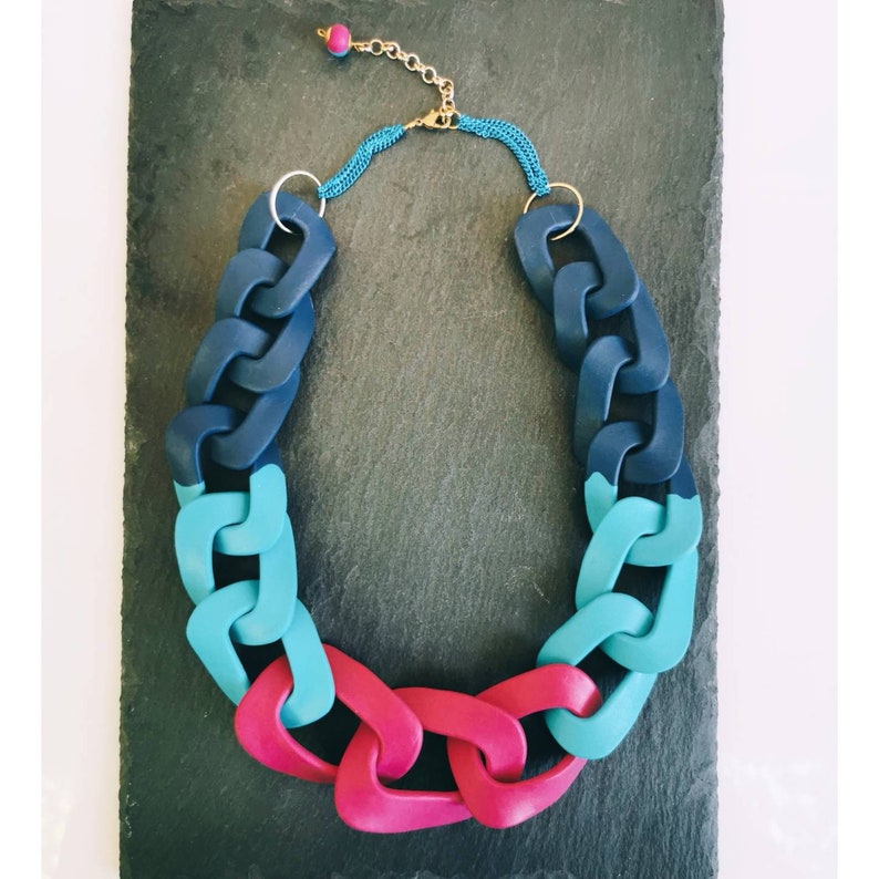 Collar de declaración brillante y grueso, collar de cadena rosa azul, collar de arcilla polimérica de bloque de color colorido imagen 1