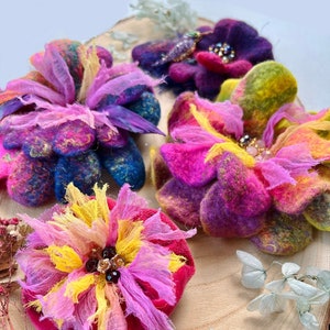 Spring Flowers Textile Brooch Pin / Felted Flowers brooches / Flower Felted Brooch / Handmade / Gift for Her / Gift for mom / Wool brooch /