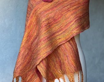 Cachecol Feltrado Nuno: Lã Merino e Seda Feitos à Mão - Tweed de Outono