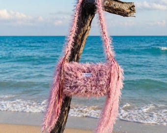 Bolsa de crochê macia em tons de marrom e rosa claro: Bolsa de ombro macia, mini bolsa