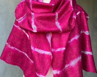 Xale feltrado Nuno rosa choque: cachecol de lã merino Viva Magenta