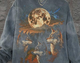 Wolf Vintage 90s Graphic Style Comfort Colors® Sweatshirt, Moon Howling Wolves Graphic Pullover, Grunge Streetwear,90s Animal Wolf Sweater