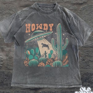Howdy Western Cow UFO Tshirt, Vintage Cowboy Alien T-shirt, Vintage 90s Shirt, Washed Shirt, Vintage Disttressed Shirts, Vintage Alien Shirt