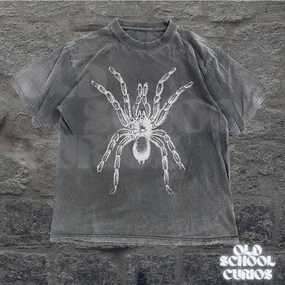 Vintage Tarantula Graphic Shirt, Pump Cover Spider Shirt, Retro Training Shirt, Spider Oversize, Retro Hero Shirt, Dark Art Hand Drawn Shirt