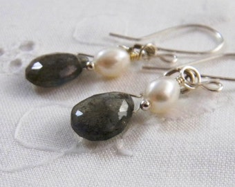 Labradorite Earrings, Labradorite and Pearl Earrings, Gray earrings, Pearl Earrings, Teardrop Gemstone Earrings