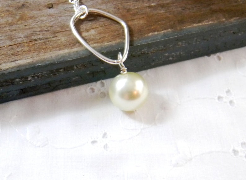 Long Pearl Pendant Necklace Geometric Pearl Necklace Pearl and Hoop Necklace Wire wrapped pearl necklace with hoop Womens Fashion