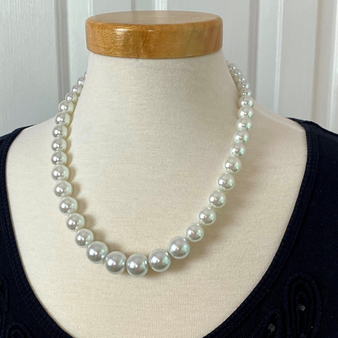 Chunky Graduated White Pearl Necklace Small to Large Pearl - Etsy