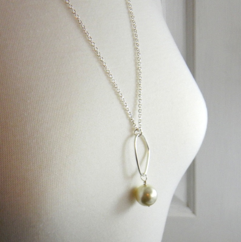 Long Pearl Pendant Necklace Geometric Pearl Necklace Pearl and Hoop Necklace Wire wrapped pearl necklace with hoop Womens Fashion