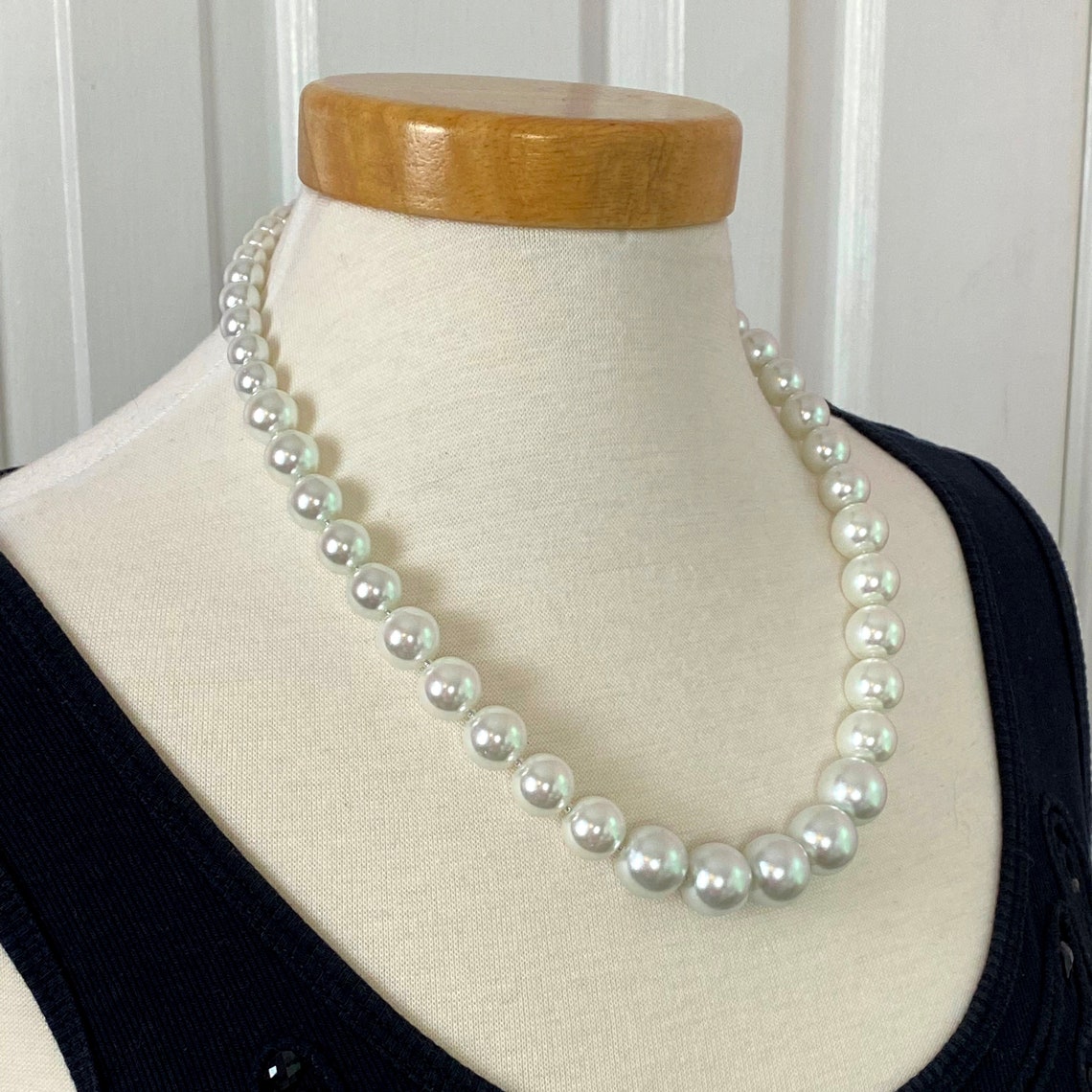 Chunky Graduated White Pearl Necklace Small to Large Pearl - Etsy