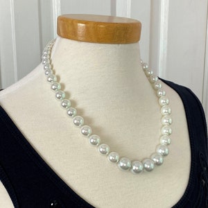 Chunky Graduated White Pearl Necklace, Small to Large Pearl Necklace ...