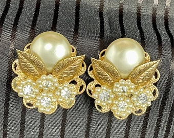 Vintage ‘60’s Gold Filigree Costume Jewelry Pearl Bridal Clip-On Earrings