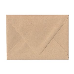 K&ouml;nnte beinhalten: Ein brauner Papierumschlag mit einer Klappe.