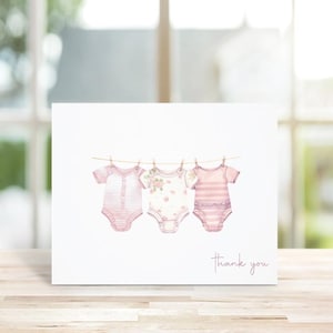 Cartes de remerciement bébé, Cartes de remerciement bébé fille, Cartes de remerciement baby shower, Faire-part de naissance, Corde à linge bébé