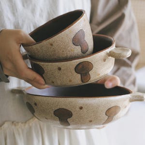 Handgemaakte keramische paddestoelservies, rustiek keukendecor