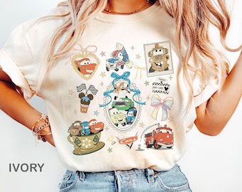 Retro Coquette Bow Disney Cars Shirt, Lightning McQueen Mater Doc Hudson Sally Carrera Birthday Cars Familienshirt, Disney Familienreise Shirt