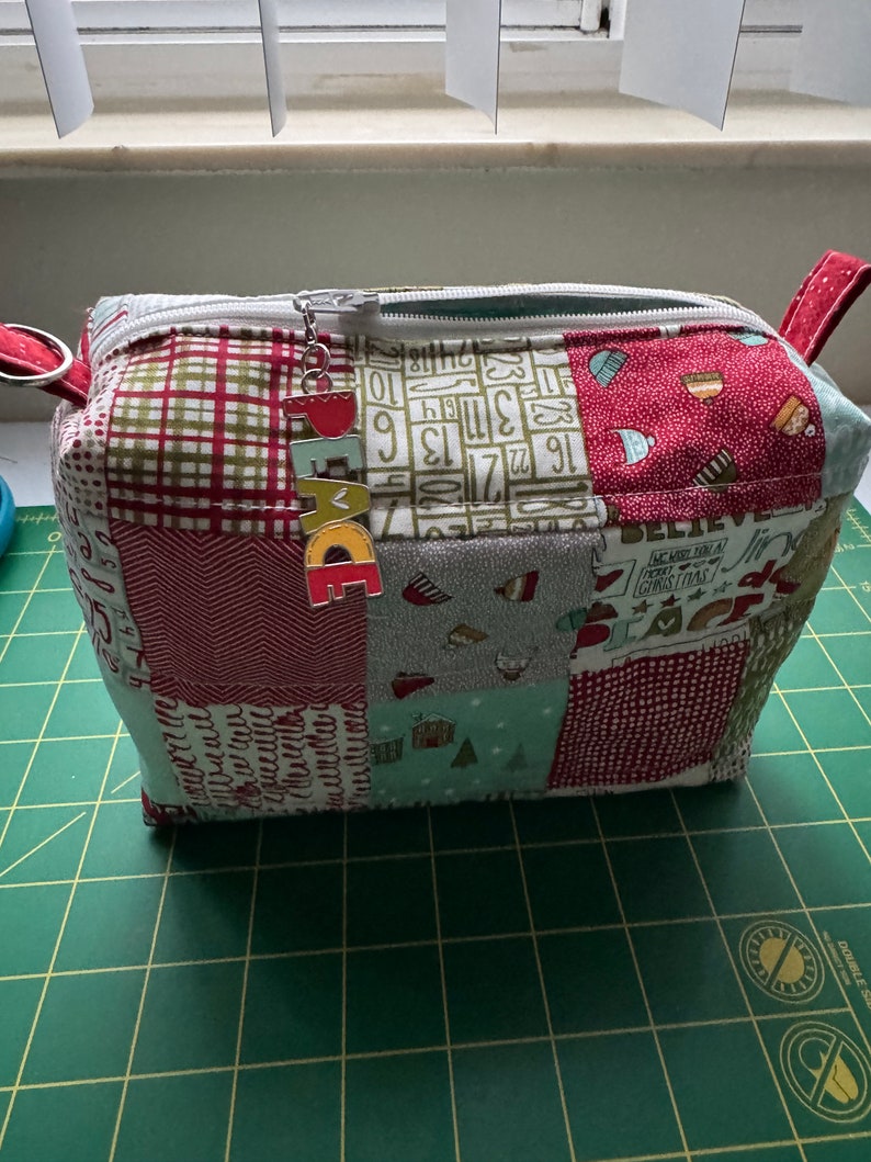 Cute small storage bag, traveler's bag, accessories bag, zippered bag, zippered storage pouch image 2
