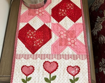 Hearts Table Runner, Hearts Mini Table Runner, Valentine Table Runner, Hostess Gift, February birthday gift