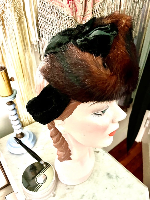 Gorgeous 1940s mink and black velvet tilt hat - image 1