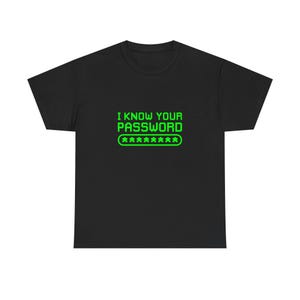 Könnte beinhalten: Schwarzes T-Shirt mit dem grünen Text "I KNOW YOUR PASSWORD" und einem grünen Passwortbalken. Das Design ist mittig platziert. Das T-Shirt besteht aus einem weichen, bequemen Material.