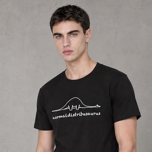 数学統計学正規分布恐竜 - Normaldistribusaurus - レギュラーユニセックスクルーネックTシャツ