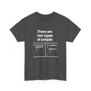 Hay dos tipos de personas - Camiseta con código - Camiseta unisex de cuello redondo