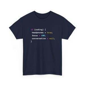 Coderen met koptelefoon Javascript T-shirt - Nerd shirt - Normaal unisex T-shirt met ronde hals