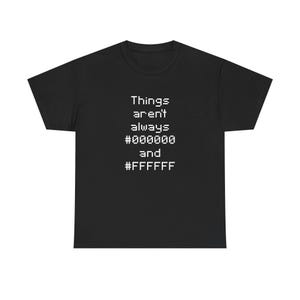 Peut inclure: T-shirt noir avec texte blanc pixélisé qui dit "Things aren't always #000000 and #FFFFFF". Le t-shirt a un col rond et des manches courtes. Le texte est centré sur le devant du t-shirt.