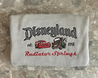 Camiseta bordada de Radiator Springs Disneyland, sudadera de Disney Cars, sudadera con capucha bordada de coches de carreras de Disneyland, regalo para amantes de los coches