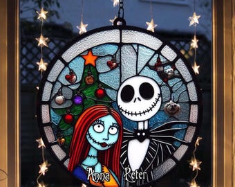 Atrapasueños navideño personalizado de Jack y Sally con vitrales, colgante de ventana con nombre de pareja personalizado, adorno navideño de Halloween