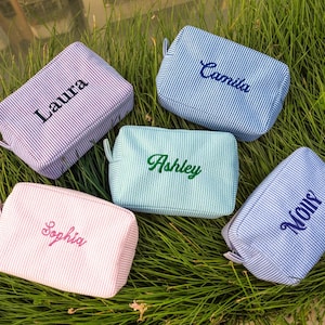 Personalized Seersucker Makeup Bag, Cosmetic Bag, Bridesmaid Gifts, Bridal Party Gifts, Makeup Organizer, Bridal Shower Gift