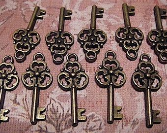 10 - Antique Bronze - Key Charm (ABKC23)