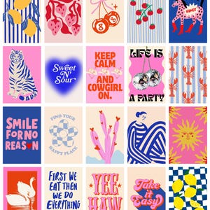 Op de afbeelding: Een verzameling kleurrijke kunstprints met diverse illustraties en tekst. Ontwerpen omvatten citroenen, aardbeien, kersen, een paard, een tijger, een bloem, een cactus, een zwaan en zinnen als "Smile for no reason" en "Yee Haw."