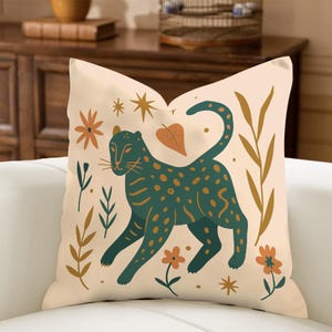 Folk Art Animal Pillow Cover, Eclectic Naïve Art Cushion, Tiger Cheetah Alligator Pillowcase, Maximalist Dopamine Decor,Colorful Sofa Accent bild 7