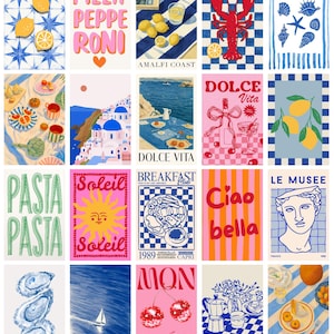 Könnte beinhalten: Eine Sammlung farbenfroher Kunstdrucke mit italienischen und französischen Themen. Designs umfassen Zitronen, Pizza, Hummer, Pasta und Küstenszenen. Text beinhaltet "Pizza Pepperoni", "Amalfi Coast", "Dolce Vita" und "Ciao Bella".
