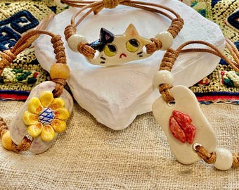 Braccialetto con ciondoli in ceramica fatto a mano: stile Y2K regolabile