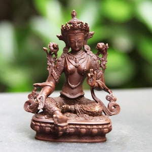 Statue de Bouddha Tara verte faite main en cuivre : ornement bouddhiste