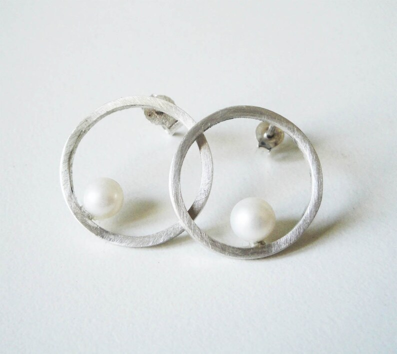 sterling silver bridal circle earrings white fresh water pearls silver pearl earrings june birthstone earrings pearl studs earrings image 2