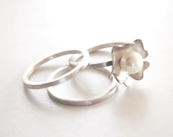 silver pearl ring, fresh water pearl ring, silver wedding ring set, set of 3, silver flower ring, silver bridal ring, white pearl ring