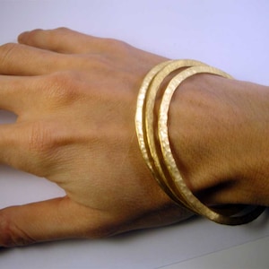 24ct gold plated bronze bangle bracelets hammered set of 3 image 2