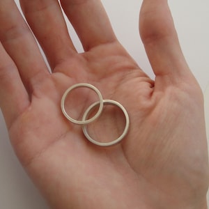 silver wedding rings set, handmade silver wedding band set, 5mm and 3mm satin finish wedding ring, hammered wedding bands, custom made bands image 4