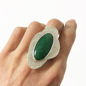 silver green stone ring, dark green oval aventurine big stone ring, gemstone ring, natural stone ring, gift for her, handmade birthday gift