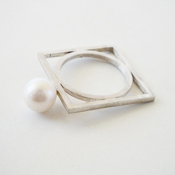 Anillo solitario de perla de plata, anillo de bodas de perla blanca, anillo rectangular de plata, anillo de perla de agua dulce, anillo arquitectónico de geometría minimalista.