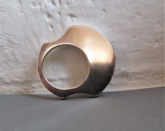 Disc silver ring, Minimalist flat silver ring, Statement contemporary jewelry, Minimalist ring, Cocktail ring, Wide silver ring, Extravagant