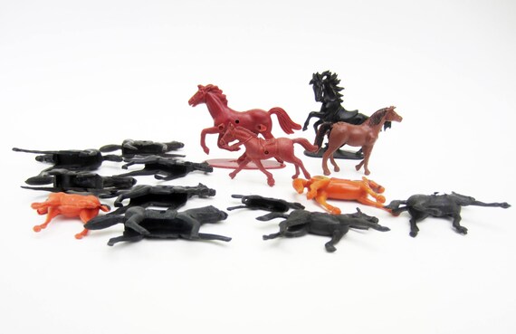 plastic cowboys and indian figures