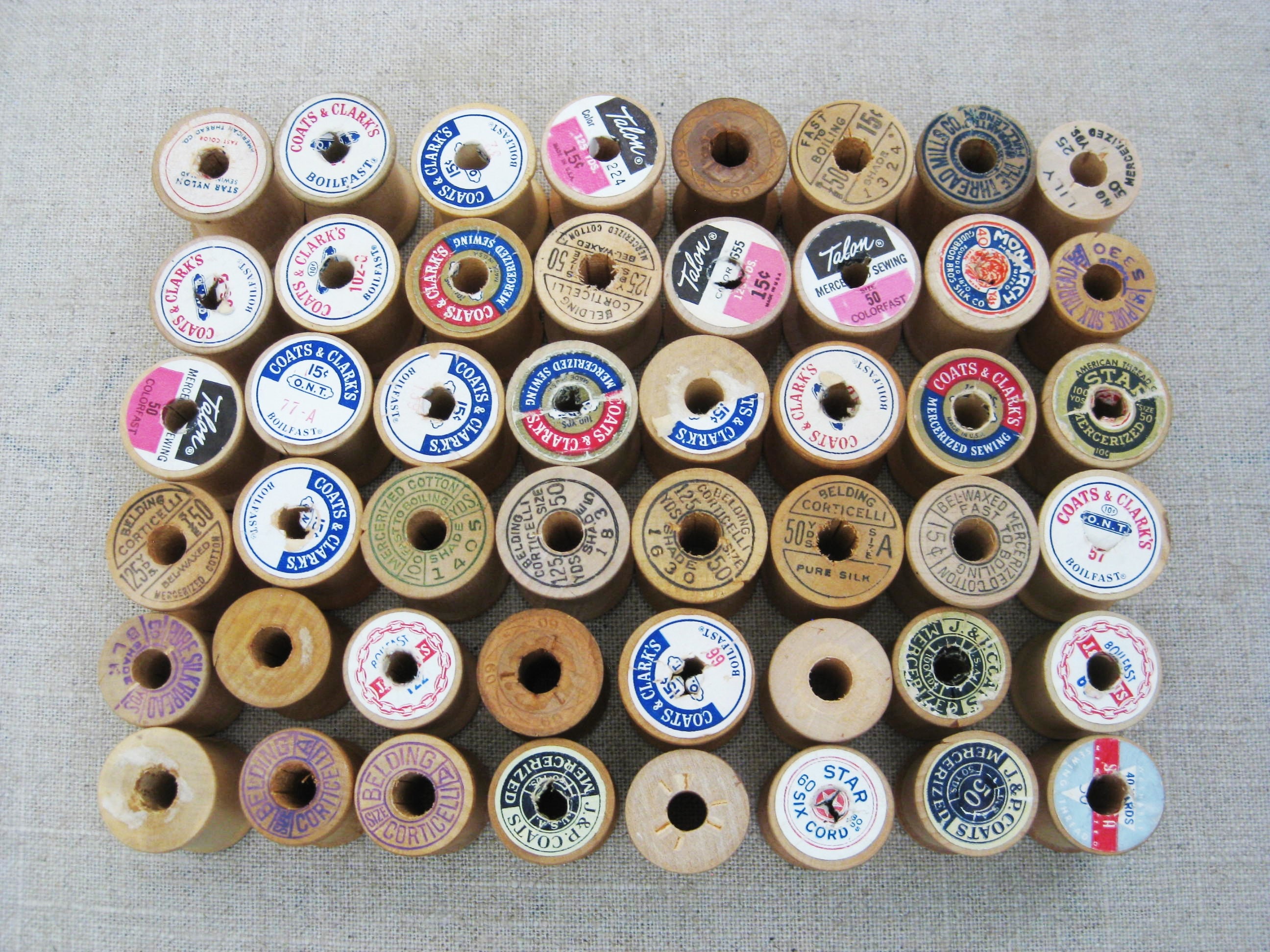 Lot Of 23 Vintage Wooden Spools of Thread Mixed Sizes & Colors + 11 Dritz  Caps